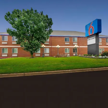 Motel 6 Tulsa, OK - Central