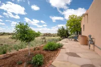 NEW HOT TUB under the Stars, Sunset View, Pets, EV Charger, Chef’s Kitchen