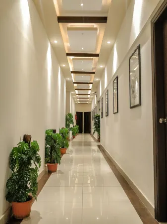 Royal Inn Hotel Отели рядом с достопримечательностью «Мавзолей Джинны»