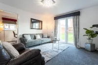 Beautifully Designed 3 Bed House - in Manchester Hotels in Hyde