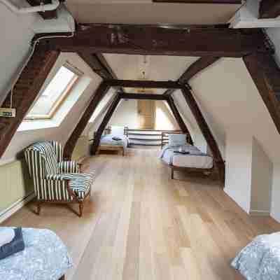 Unique Apartment in Historic Mansion Rooms
