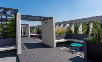 Niu Modern & Centric Lofts