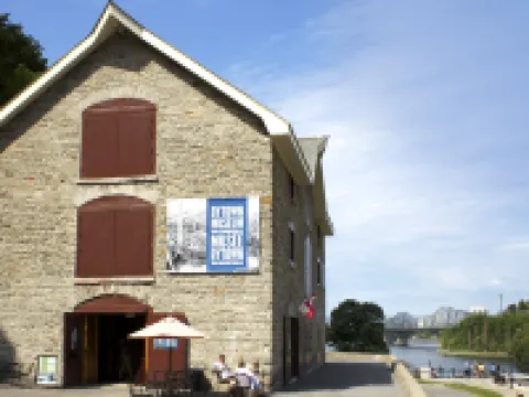 Courtyard Ottawa Downtown Hotels near ByWard Market