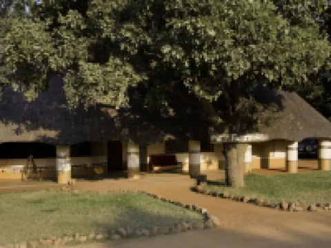 Flatdogs Camp Hotels in Mambwe