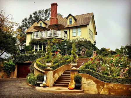 The Inn on Knowles Hill Bed & Breakfast Hotel Отели в г. Джеймстаун