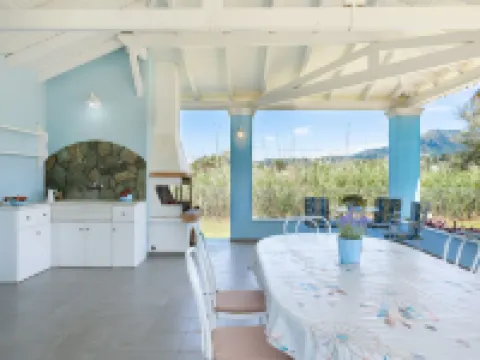 วิลล่า อะโมรอสซ่า พร้อมวิวสวน & สระว่ายน้ำรวม โดย คอนเนคท์, โรดา คอร์ฟู โรงแรมในRoda