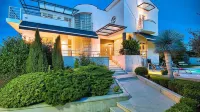 Villa Aylin 5-Bed Next to the Sea