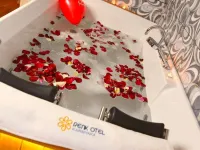 Renk Otel Karşıyaka Hotels near Bostanli Coast