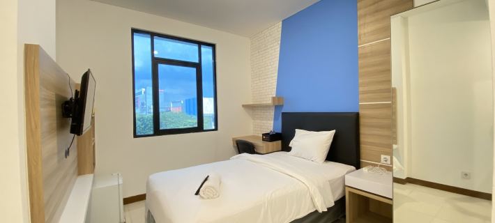 Smart Studio Room Semi Apartment at the Lodge Paskal Near Binus University Hotels in Andir