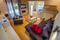 Aquarius - Glyfada Detached House