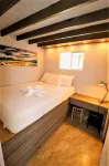 Tiny House in Authentic Japanese Koi Garden in Florida Hotel a Homestead