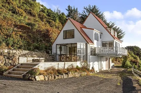 Harbour Views Отели рядом с достопримечательностью «Clocktower Building Leith Street»