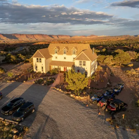 SkyRidge Inn