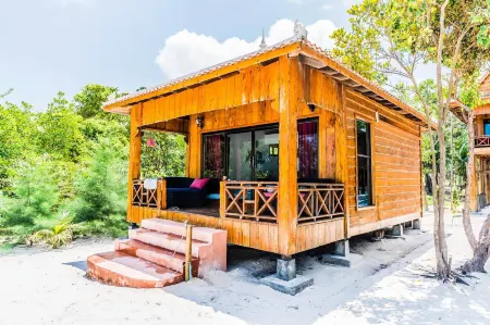 Sol Beach Resort Отели рядом с достопримечательностью «Лейзи Бич»