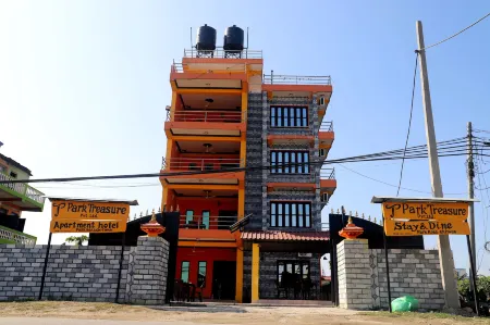 Hotel Park Treasure Отели рядом с достопримечательностью «Chitwan Jungle Safari»