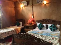 New Sea Palace Houseboats