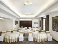 Taj Mahal Lucknow Hotels near Gomti Nagar