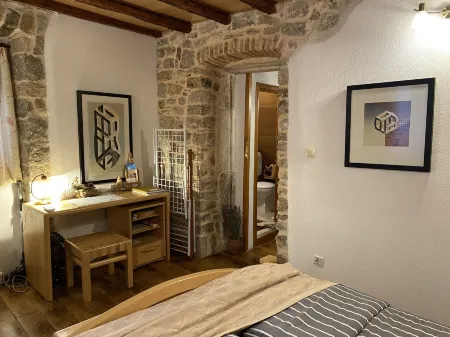 Apartments Salvezani Отели рядом с достопримечательностью «Old Split»