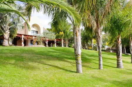 Ikaia River Lodge Отели в г. Benede Oranje