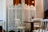 Piccolo Casa Bella Hotel Hotels near შადრევანი The Fountain