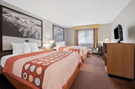 Super 8 by Wyndham Waverly Отели в г. Уэверли