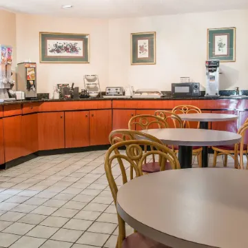 Days Inn by Wyndham Flint / Bishop International Airport