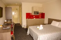 Hunts Hotel Liverpool Hotels in Casula