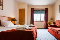 Residencial do Areeiro Hotels near Espaco Da Rosa