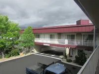 Historian Inn - parking