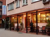 Hotel Friends Home โรงแรมใกล้หอคอยบาสันตาปูร์