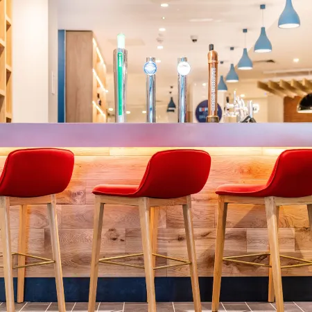 Holiday Inn Express DERRY - LONDONDERRY by IHG Отели рядом с достопримечательностью «Гилдхолл»