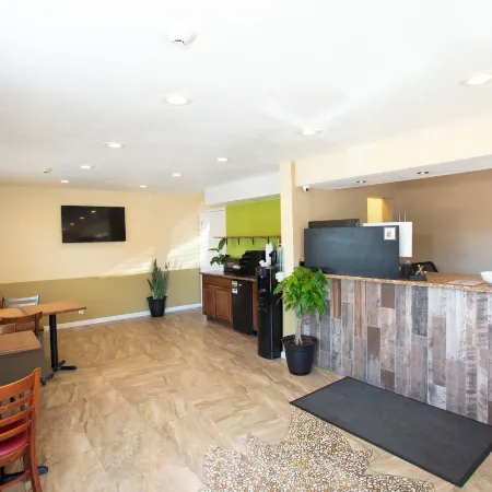 Budget Inn by 101 Bus from Downtown