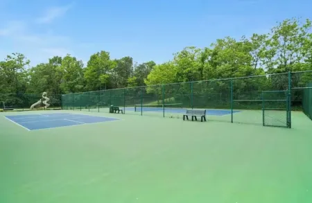 Two King Beds, Cozy Chalet Style Cabin in the Woods Resort, Lvl 1 EV