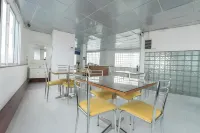 Metro City Hotel - Bed and breakfasts
