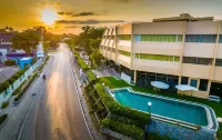 Bangsaen Villa Hotel - Beach
