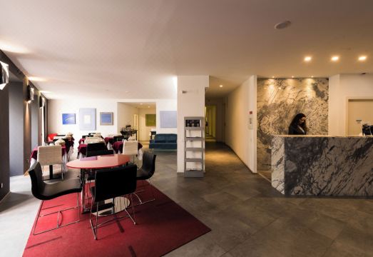 알파마 라운지 스위트 거리 전경