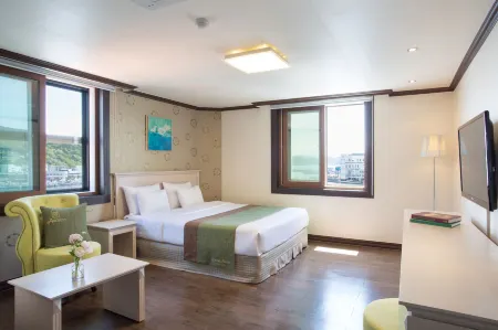 Tongyeong Anchovy Tourist Hotel Отели в г. Тхонъён