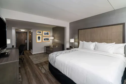 La Quinta Inn & Suites by Wyndham Raleigh Downtown North