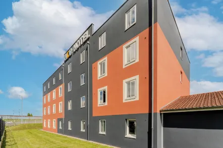 Ace Hotel Noyelles Отели в г. Френ-ле-Монтобан