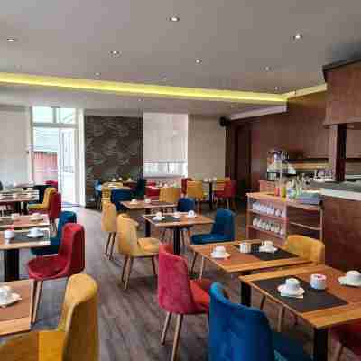 Hôtel la Guimbarde Dining/Meeting Rooms