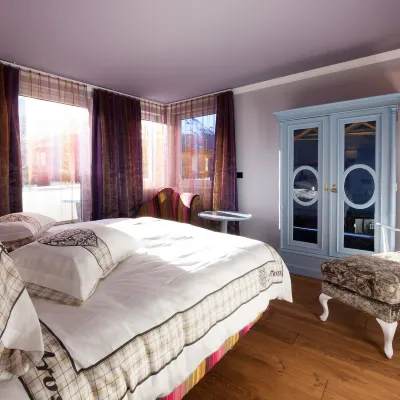 Home Hotel Arosa Hotels near Trainer