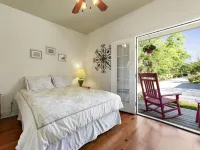 Carroll House Cottages - Pet friendly