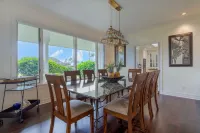 레드어닝의 Pau Laka 5 베드룸 홈