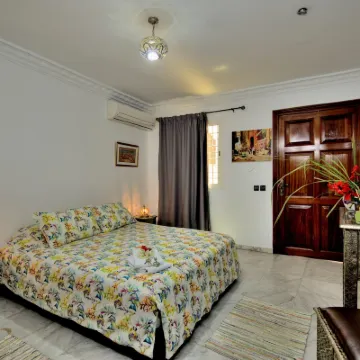 Lhostel Các khách sạn gần Oasis Railway Station