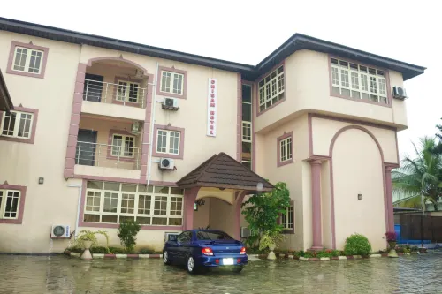Chisam Suites Annex Hotels in Ozuaha