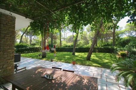 Villa Conchiglia Отели рядом с достопримечательностью «Minimarket G.F.S»