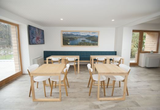 빌라 알피나의 아늑한 실내 공간 또는 정원