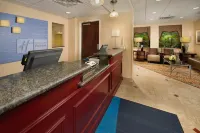 Holiday Inn Express Fairfax - Arlington Boulevard Отели в г. Фэрфакс