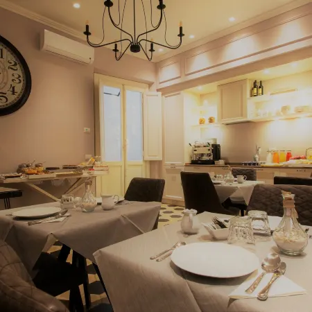 Pistoia Inn - Downtown's Charming Rooms