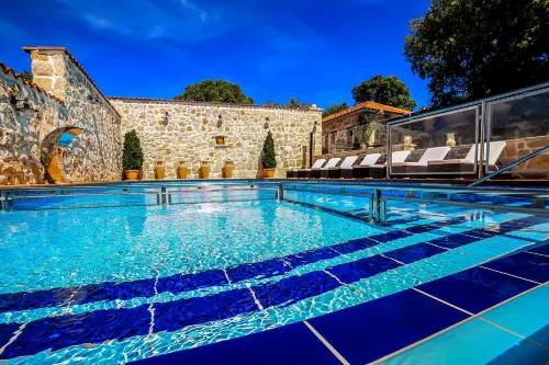 Heritage Hotel & Estate Raznjevica Dvori AD 1307 Hotels in Polaca
